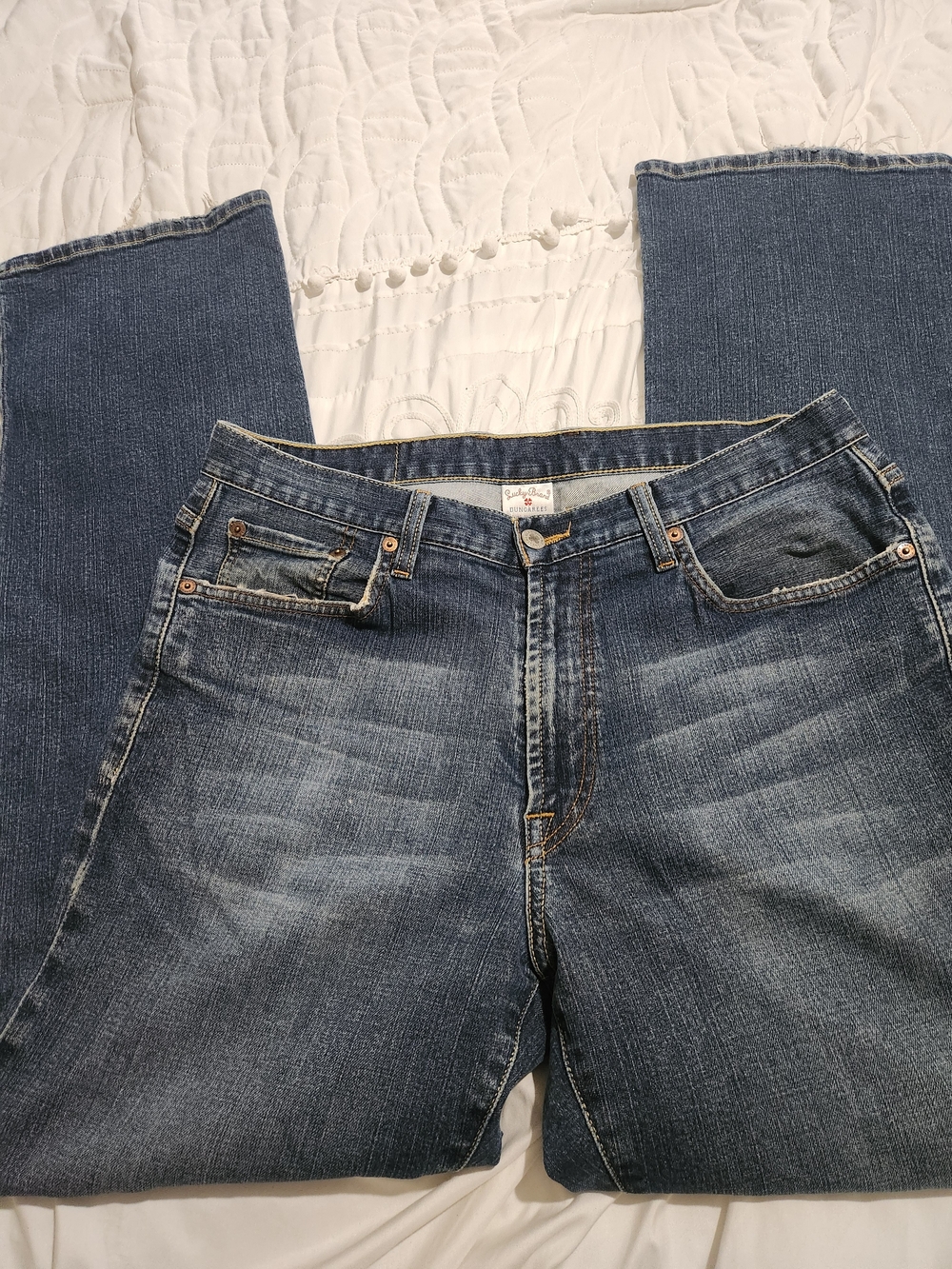Lucky Brand Dungarees Men's Bootcut Regular Lenght Jeans in Faded Blue Denim